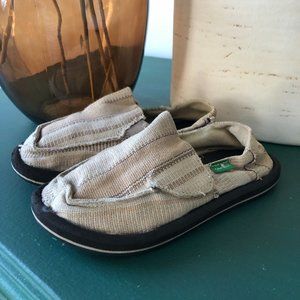 Sunuk stripped slip on woven canvas shoes